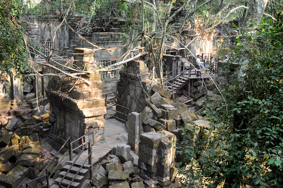 <span class="img-responsive">court of the central enclosure in Beng Mealea</span>