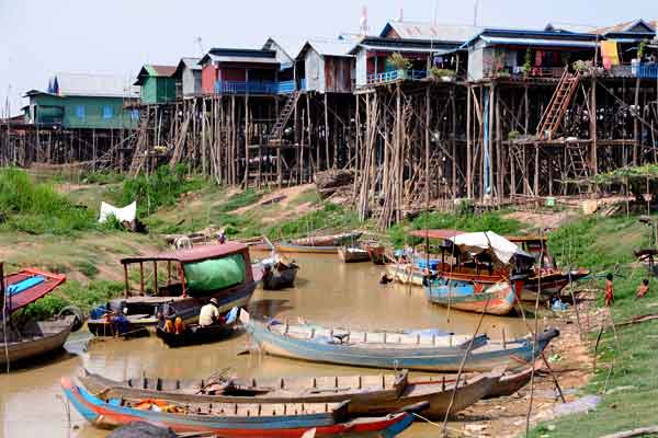 <span class="text2">Khmer stilt house village Kampong Phluk</span>