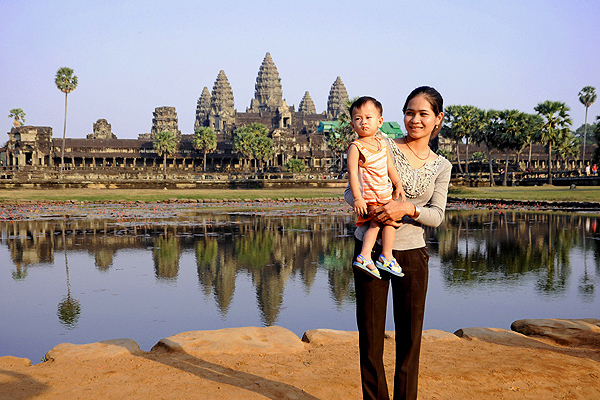 <span class="text2">Angkor Wat mirror pool</span>
