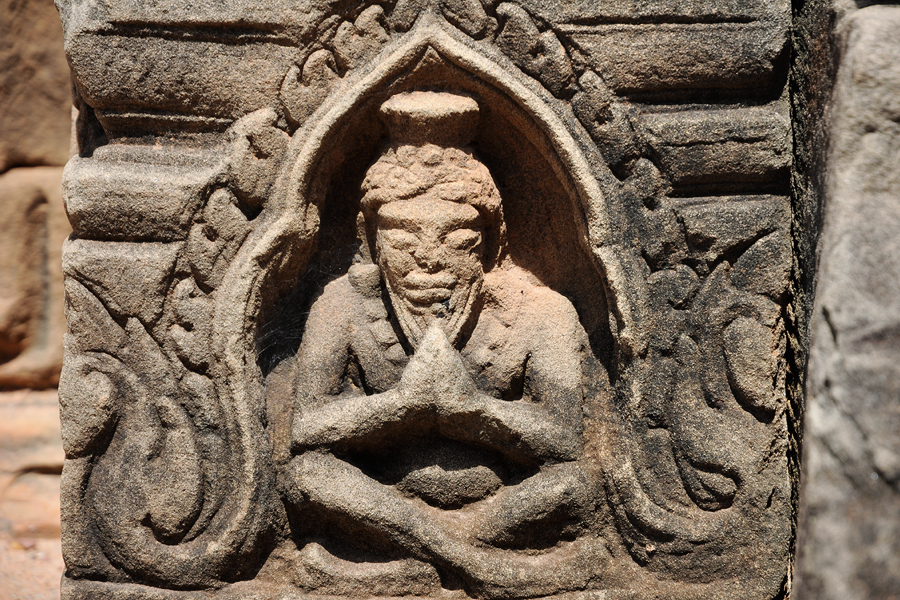 Banteay Samré hermit carving